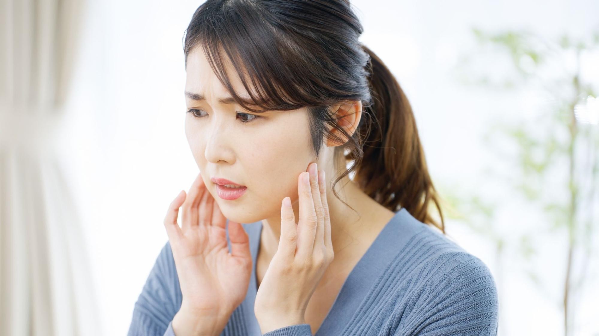 ハイフ(HIFU)は痛いって本当?痛みを抑える方法や副作用などを解説